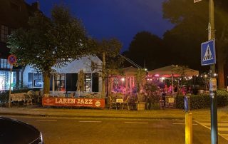 Laren Jazz Banner Bij Mauve Bar & Brasserie